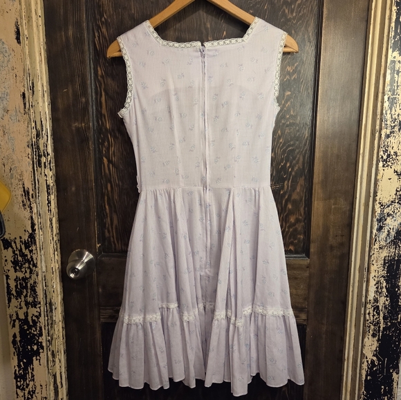 *Vntg* 1970s 'Jeri Bee' Sleeveless Lavender Cotton Midi Dress with Lace Trim - Picture 7 of 13